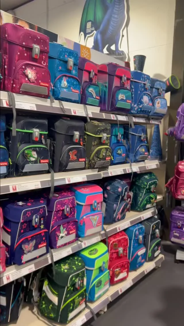 Kostenlose Online-Terminbuchung 🎒🙌🏻 Der perfekte Schulranzen beginnt mit der richtigen Beratung, den Termin dafür kannst du einfach online buchen - Kostenlos! ✨ Über 200 Familien empfehlen uns weiter, denn wir haben die größte Auswahl in ganz Osthessen und Experten, die dir bei der Auswahl helfen.☺️
Ist dein Rucksack mal kaputt, gibt’s in der Zwischenzeit einen von uns.💪🏼 Und wenn du schnell bist, bekommst du eine kostenlose Trinkflasche mit dazu! 🤑
#kostenloseberatung #schukranzen #grundschule #einschulung #ersteklasse