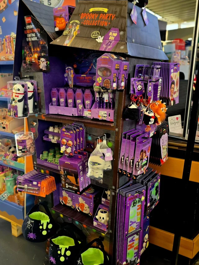 👻🎃 Die LEGAMI Halloween 
Spooky Party Collection ist neu bei uns! 🕷️🧡
Entdeckt schaurig-schöne Highlights, süße Designs und jede Menge Halloween-Vibes. 🎃✨
👻 Jetzt bei uns entdecken & verlieben!
#Legami #LegamiMilano #Halloween 
#dsbo #dsbofulda